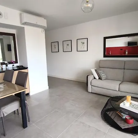 T2 Neuf Avec Piscine à * Sainte-Maxime