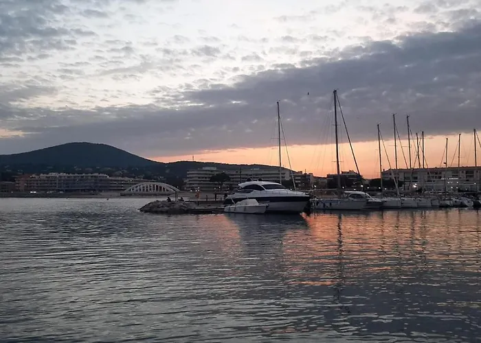 T2 Neuf Avec Piscine A * Sainte-Maxime