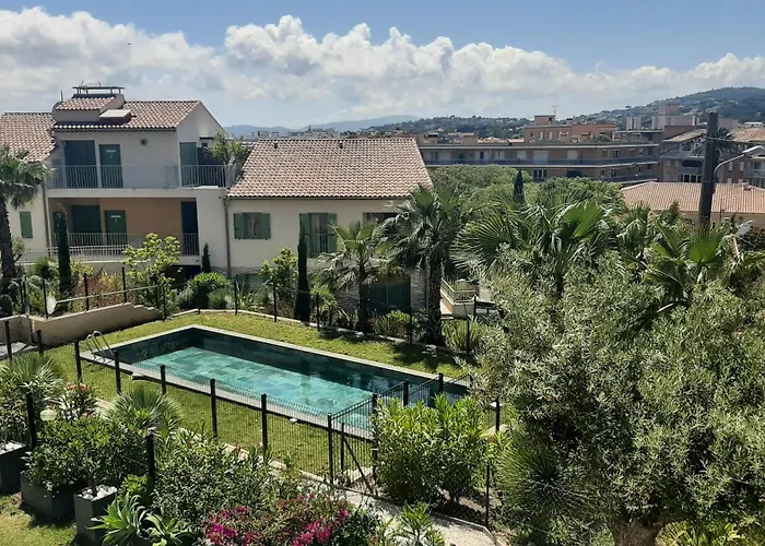 T2 Neuf Avec Piscine A Sainte-Maxime